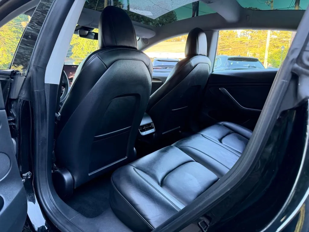 Tesla Model 3 photo 27