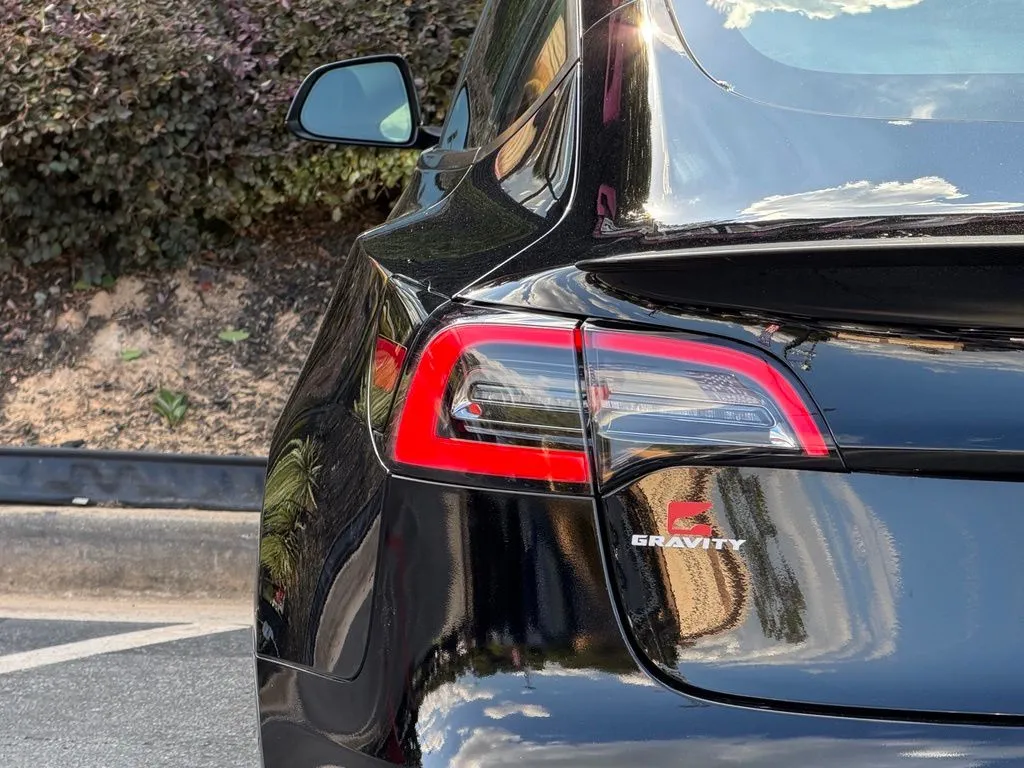 Tesla Model 3 photo 15