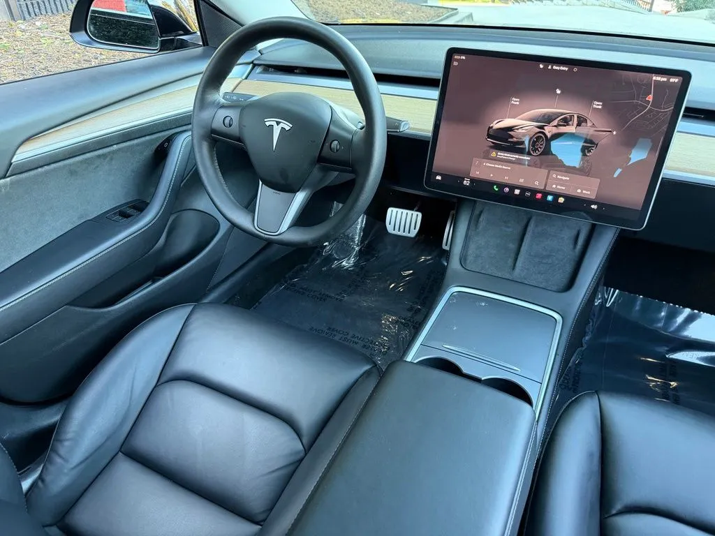 Tesla Model 3 photo 38