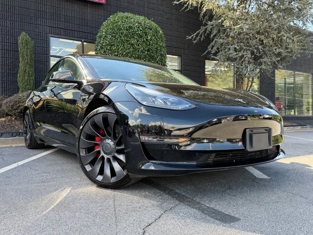 Tesla Model 3 photo 8