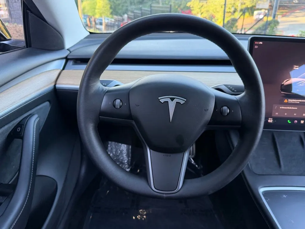 Tesla Model 3 photo 40
