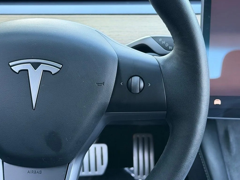 Tesla Model 3 photo 42