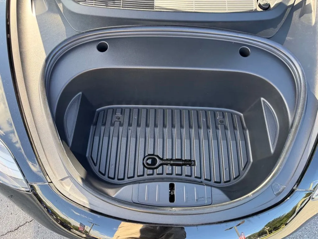 Tesla Model 3 photo 4
