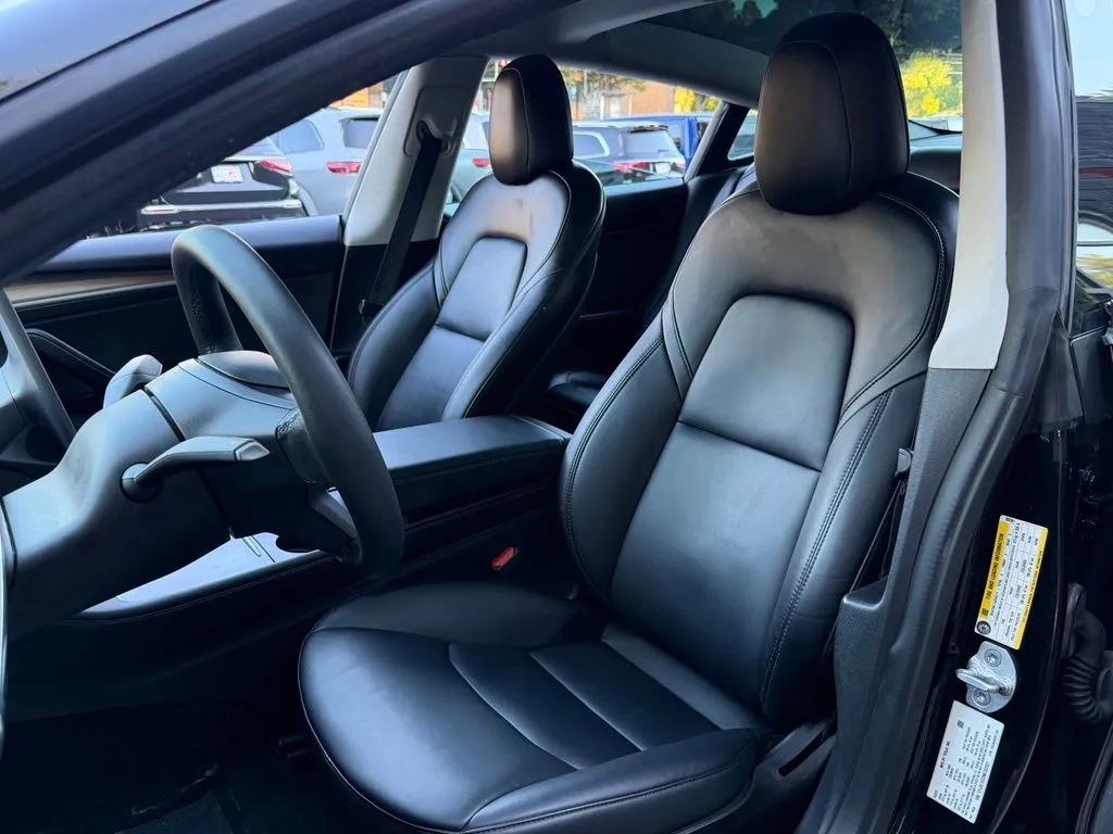 Tesla Model 3 photo 23