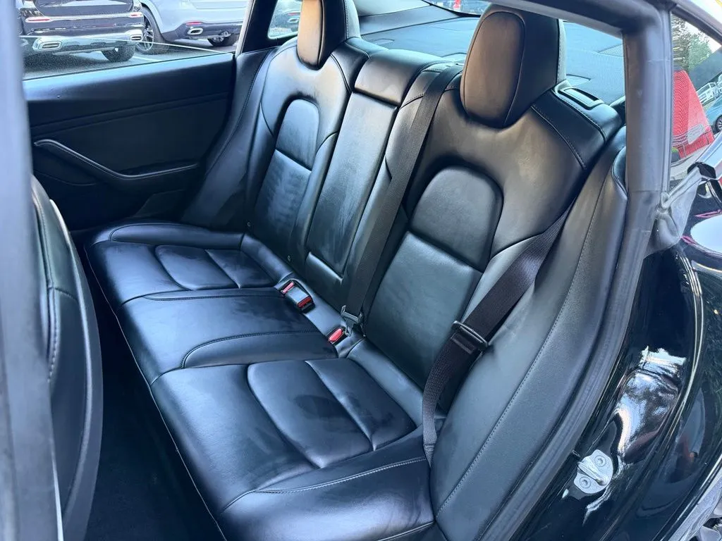 Tesla Model 3 photo 28