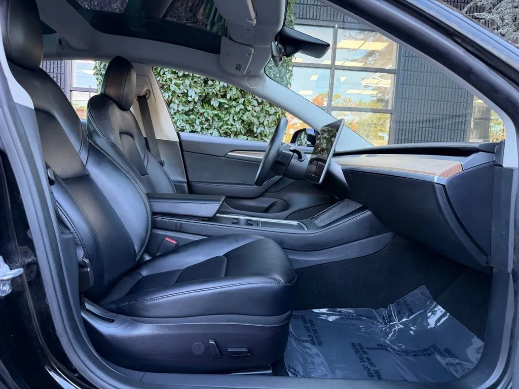 Tesla Model 3 photo 30