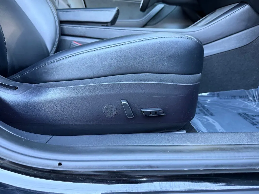 Tesla Model 3 photo 32