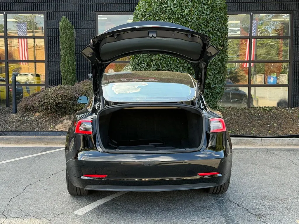Tesla Model 3 photo 17