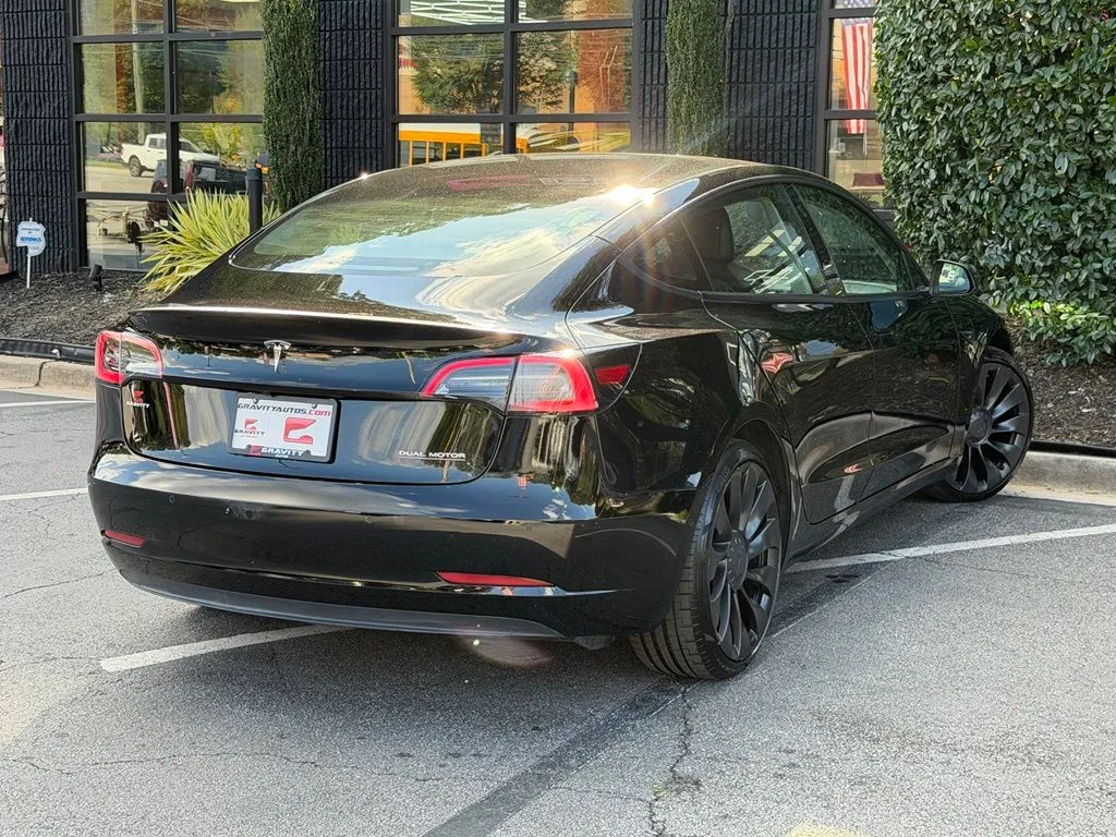 Tesla Model 3 photo 12