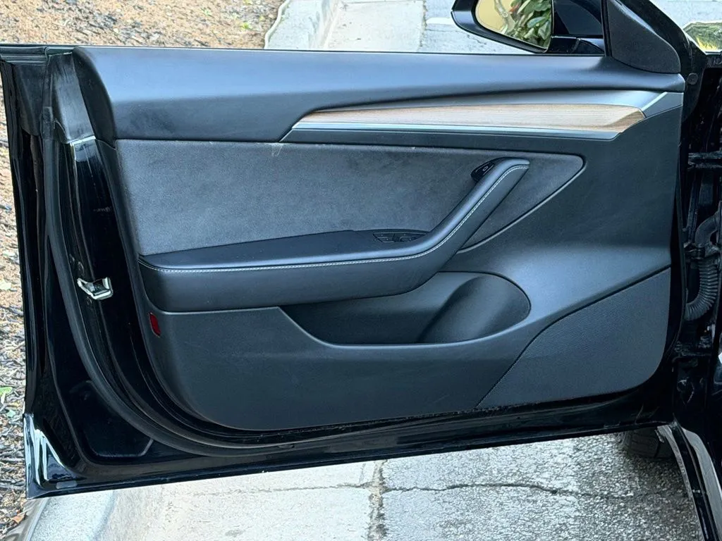 Tesla Model 3 photo 25