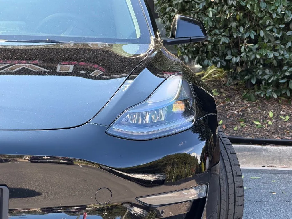 Tesla Model 3 photo 6