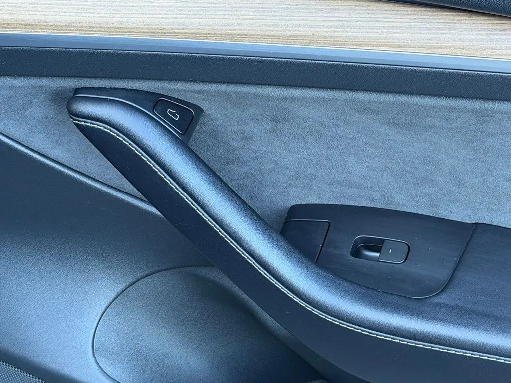 Tesla Model 3 photo 34