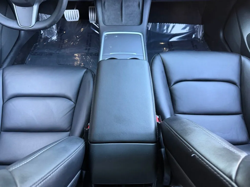 Tesla Model 3 photo 44