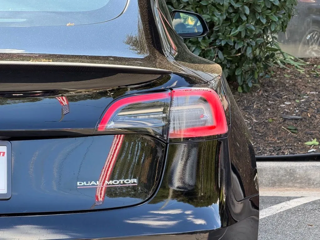 Tesla Model 3 photo 16