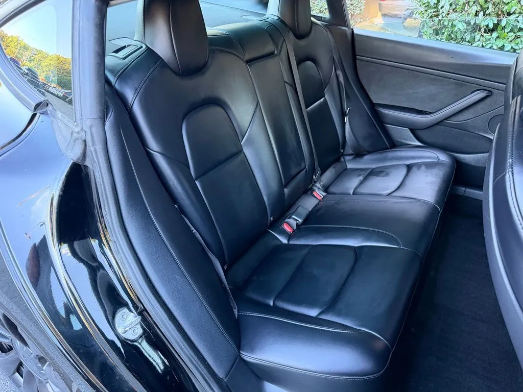 Tesla Model 3 photo 36