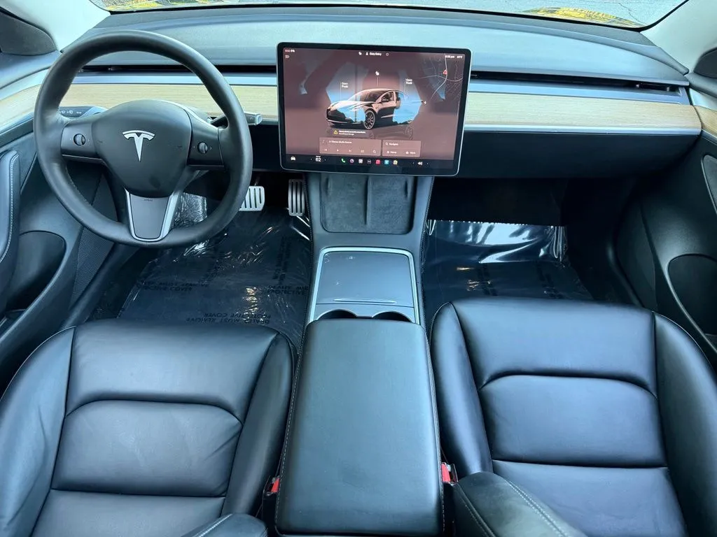 Tesla Model 3 photo 37