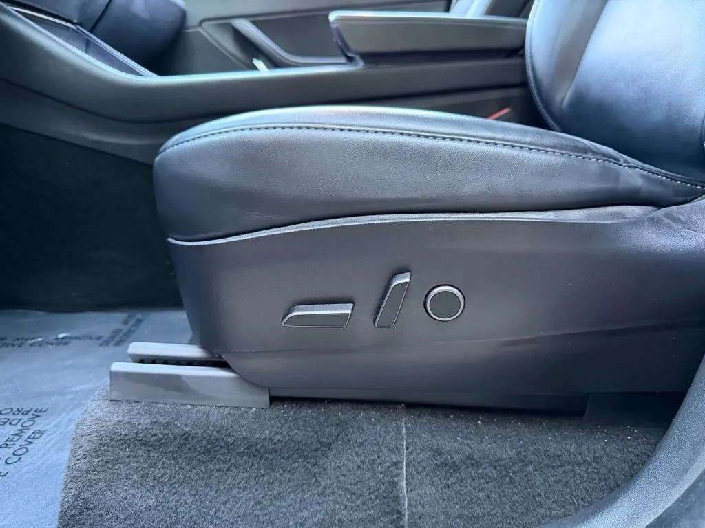 Tesla Model Y photo 27