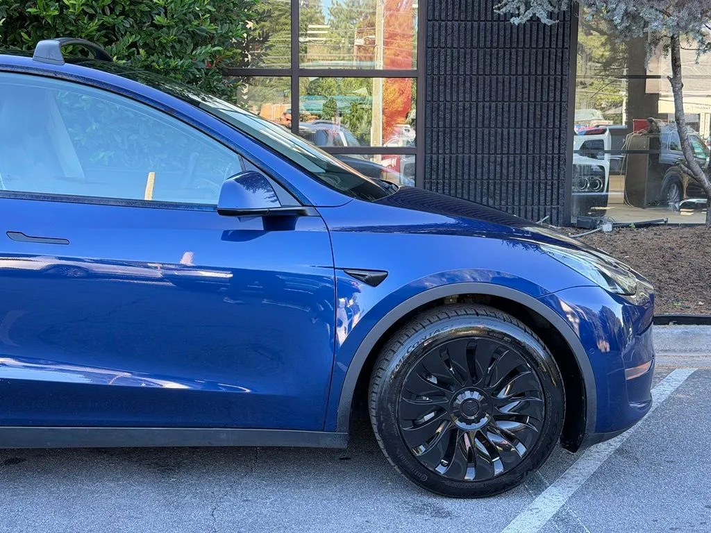 Tesla Model Y photo 23