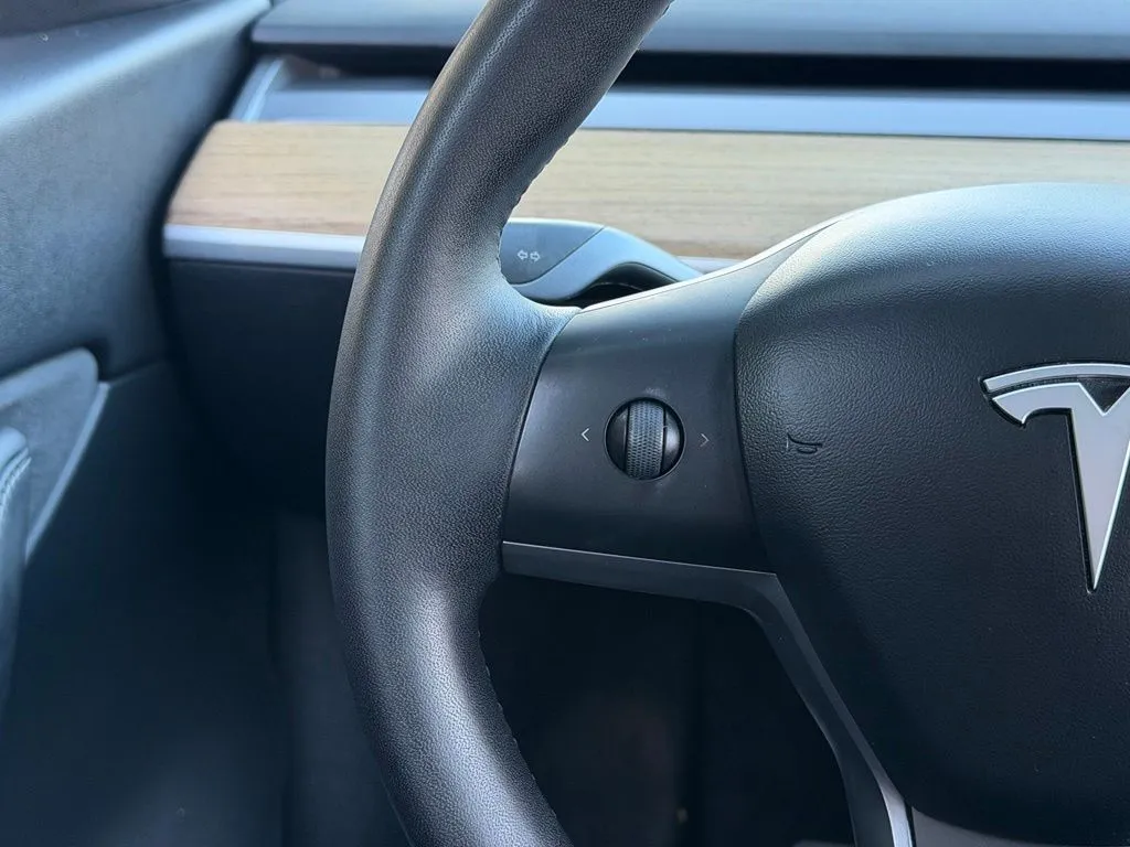 Tesla Model Y photo 44