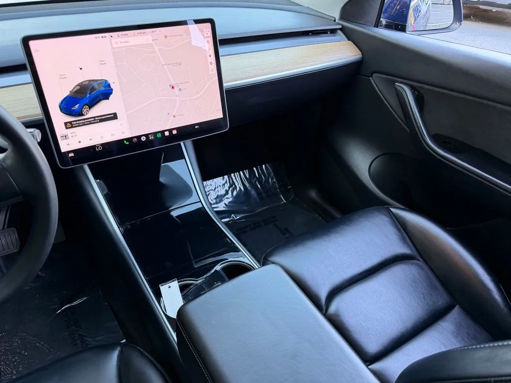 Tesla Model Y photo 42