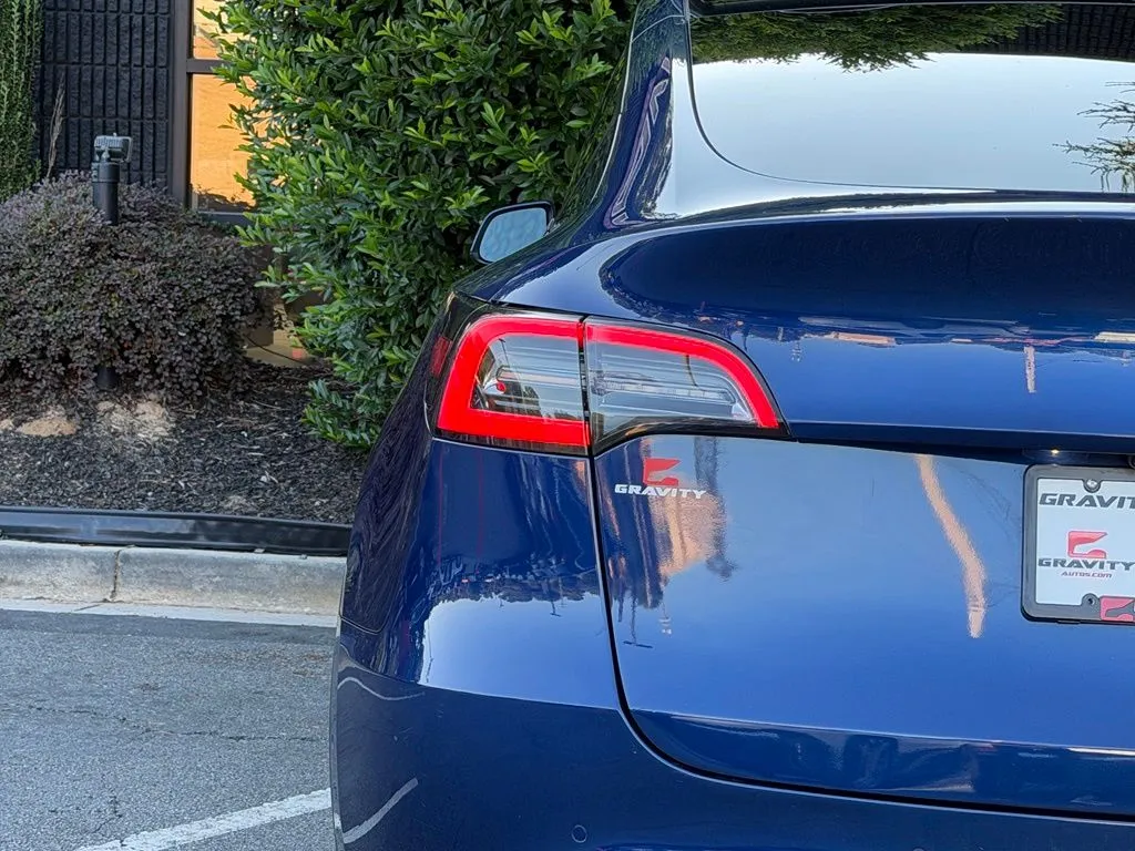 Tesla Model Y photo 15