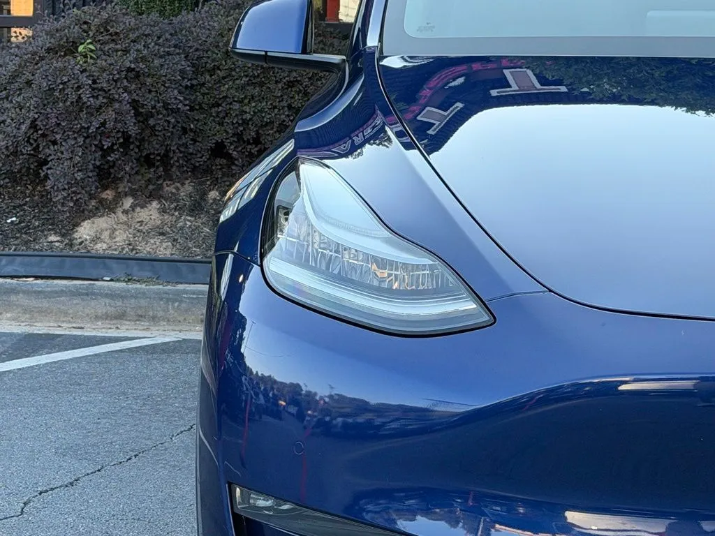 Tesla Model Y photo 4