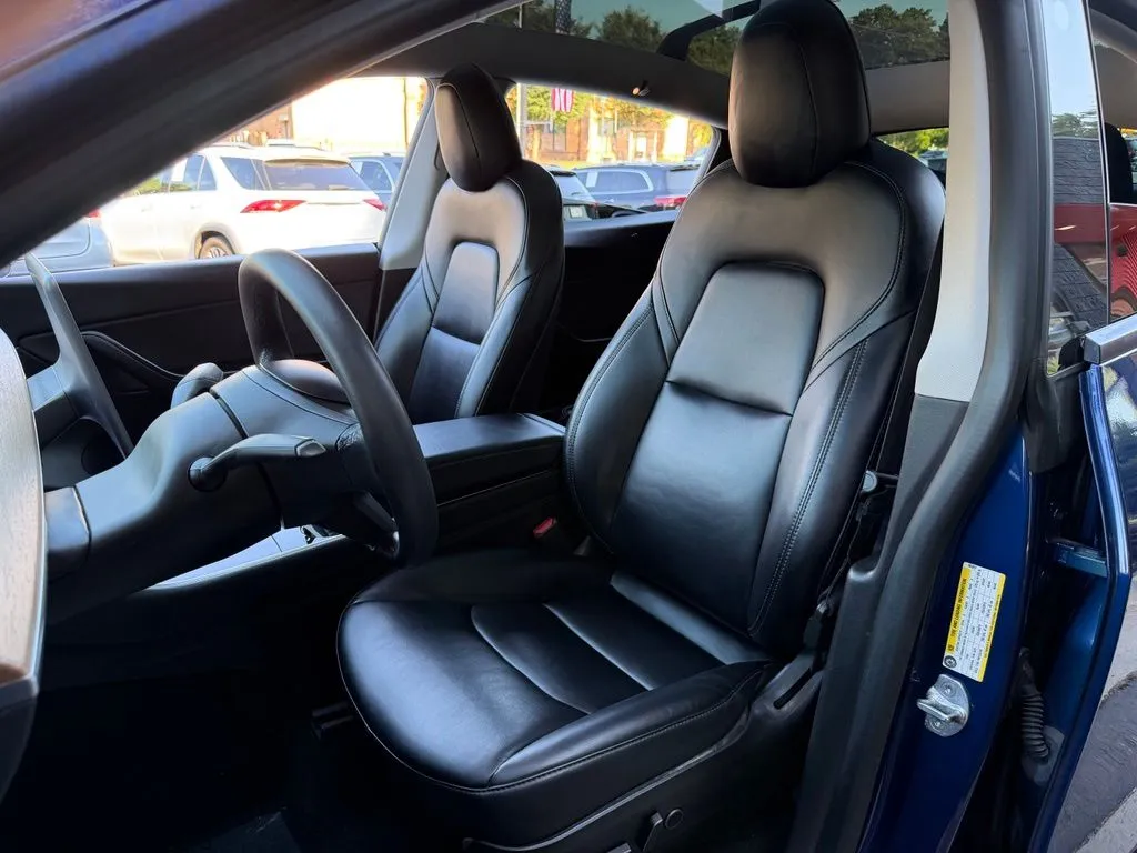 Tesla Model Y photo 26