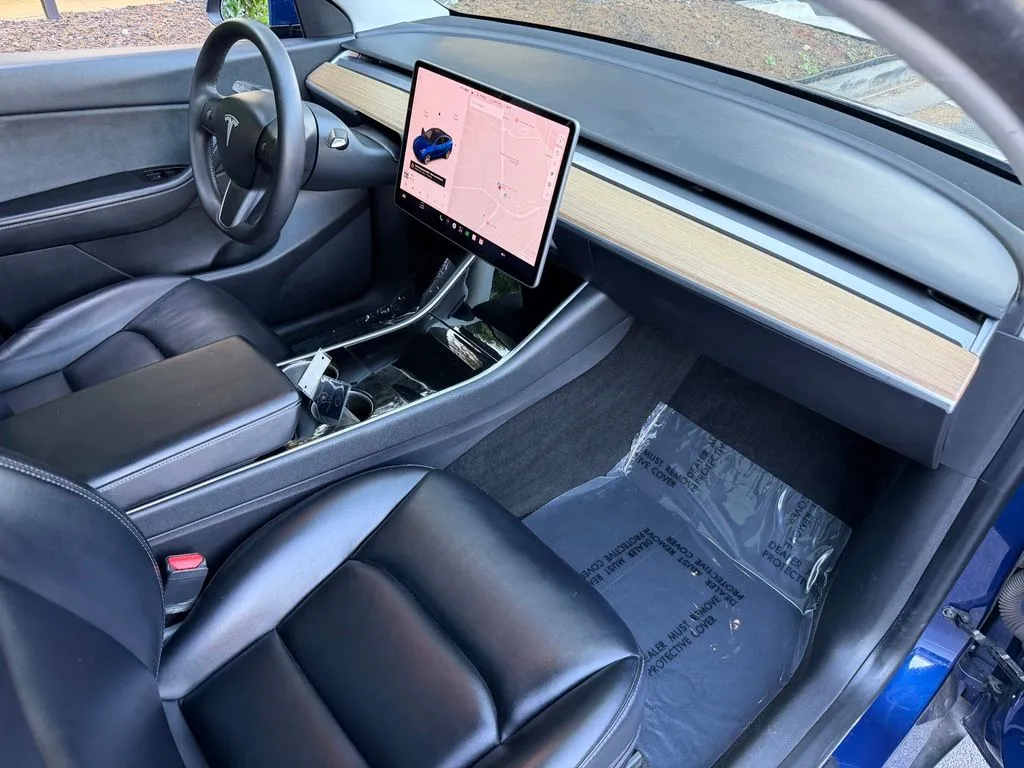 Tesla Model Y photo 32