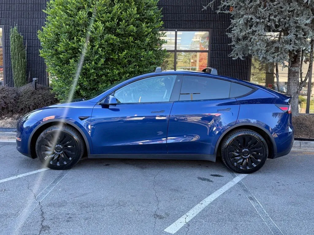 Tesla Model Y photo 9