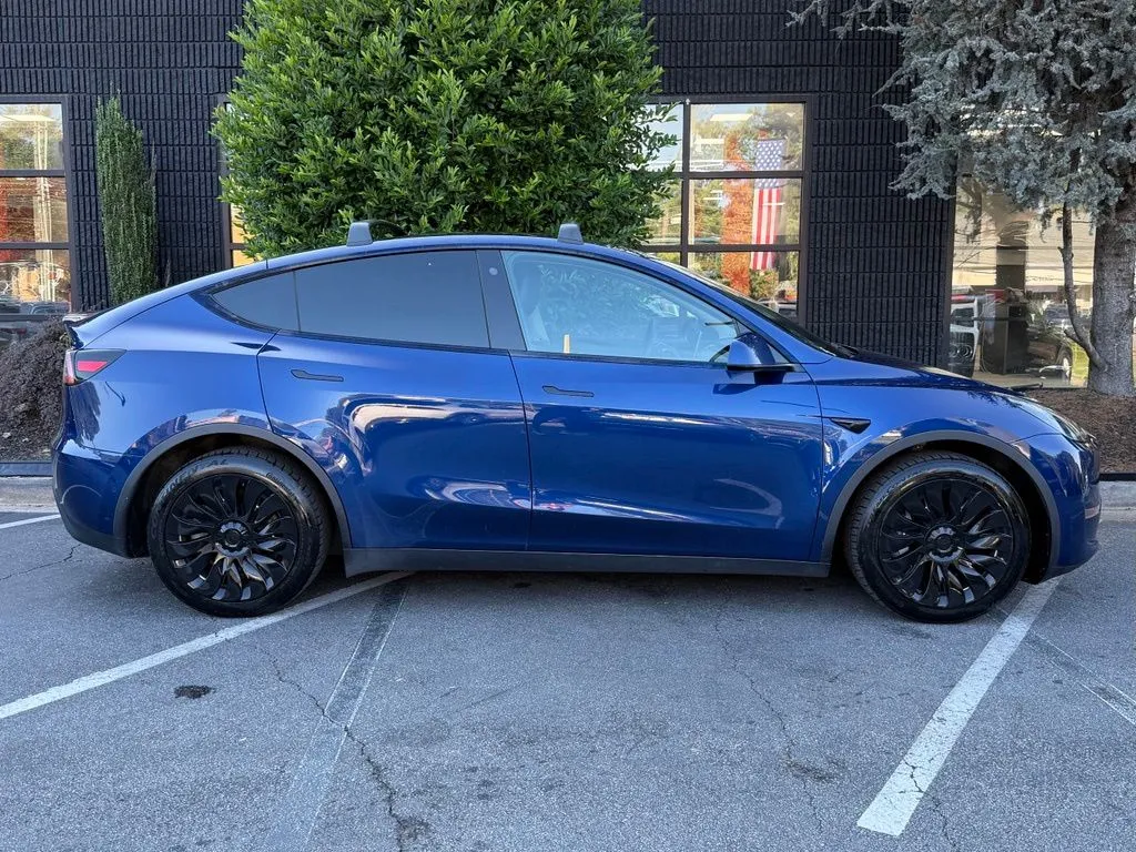Tesla Model Y photo 21