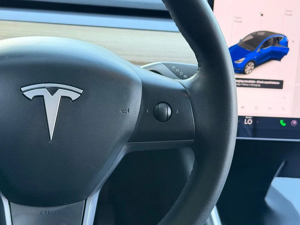 Tesla Model Y photo 45