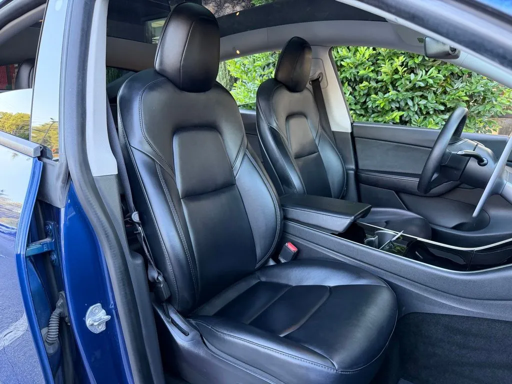 Tesla Model Y photo 34