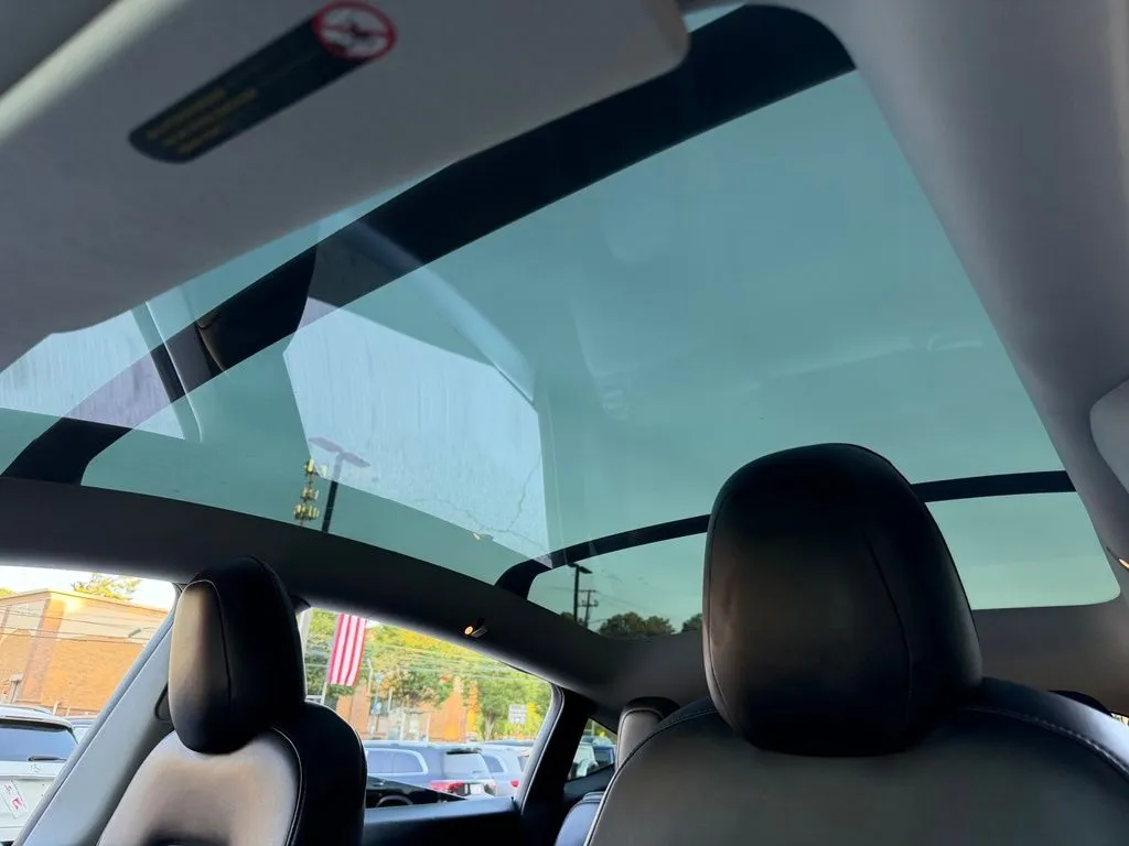 Tesla Model Y photo 50
