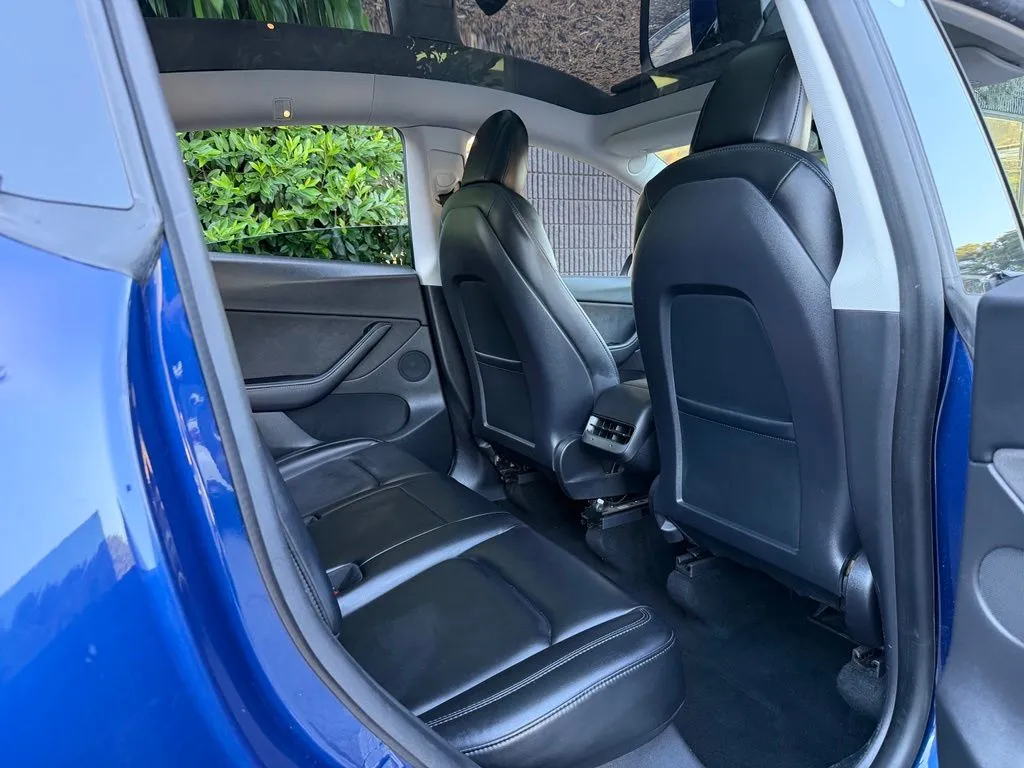 Tesla Model Y photo 38