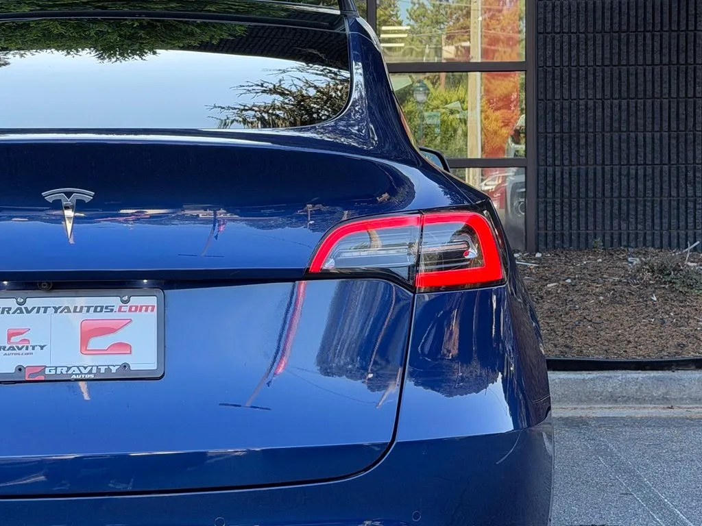 Tesla Model Y photo 16