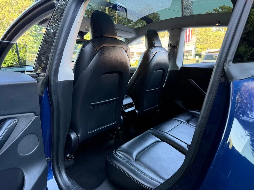 Tesla Model Y photo 30