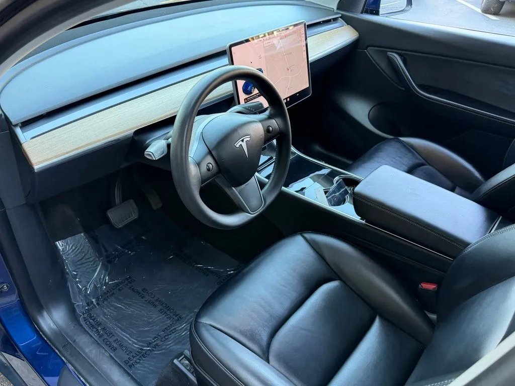 Tesla Model Y photo 24