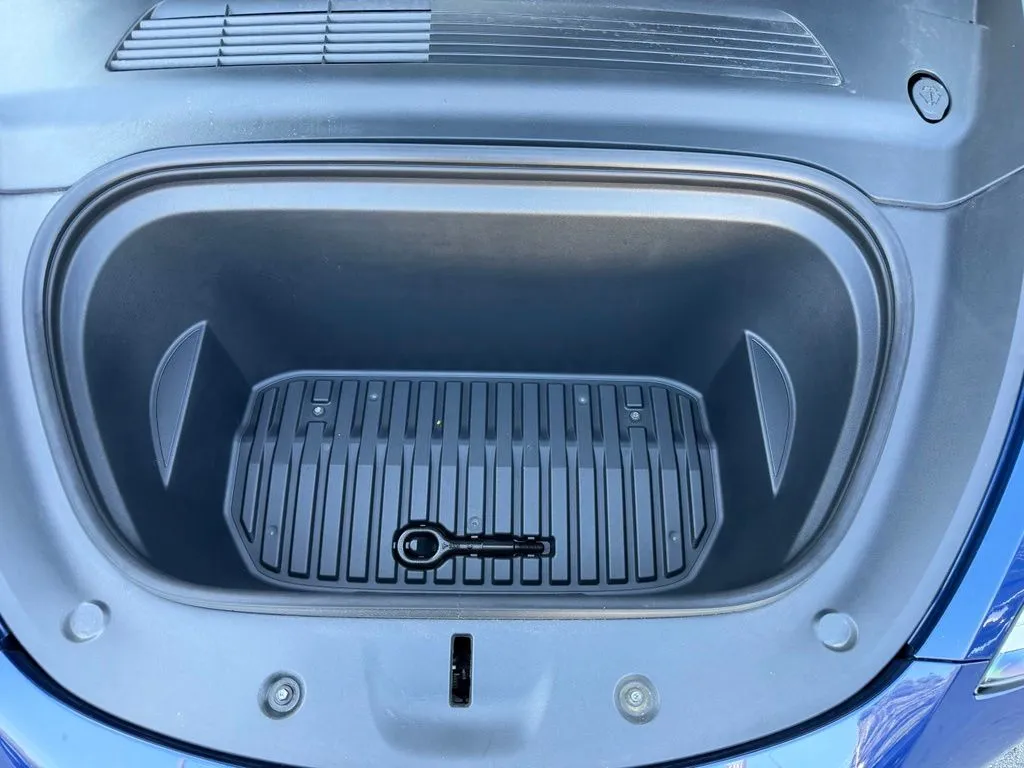 Tesla Model Y photo 6