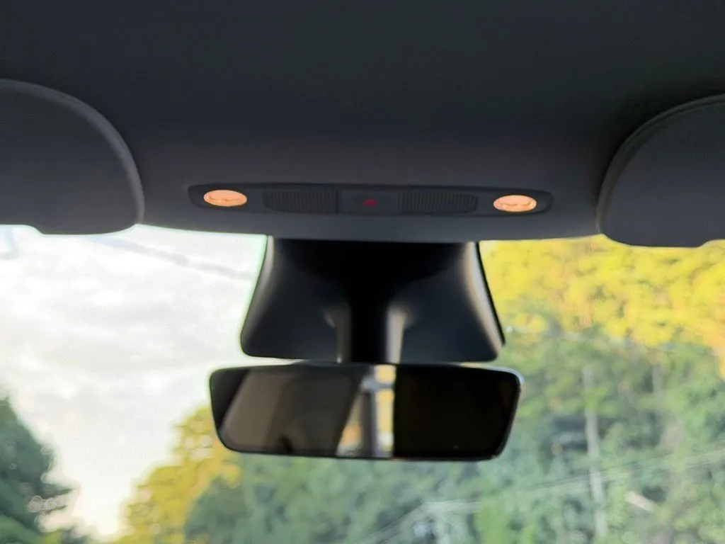 Tesla Model Y photo 48