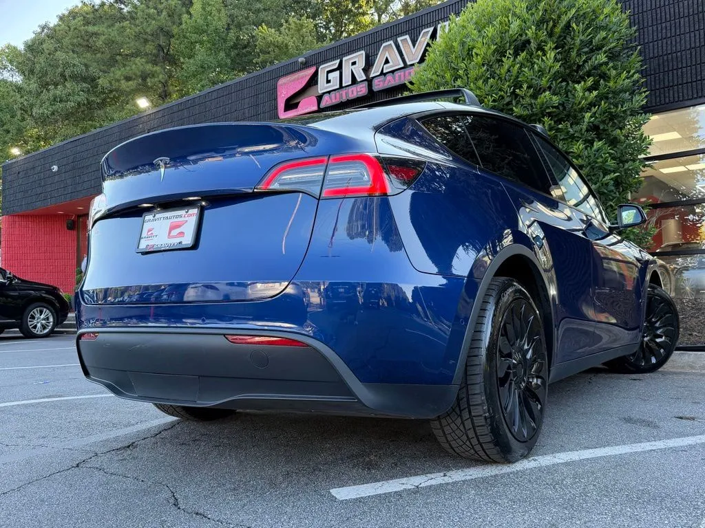 Tesla Model Y photo 13