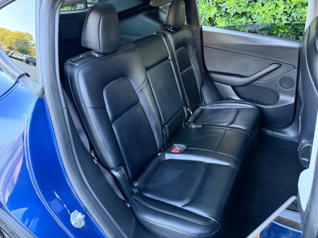 Tesla Model Y photo 39