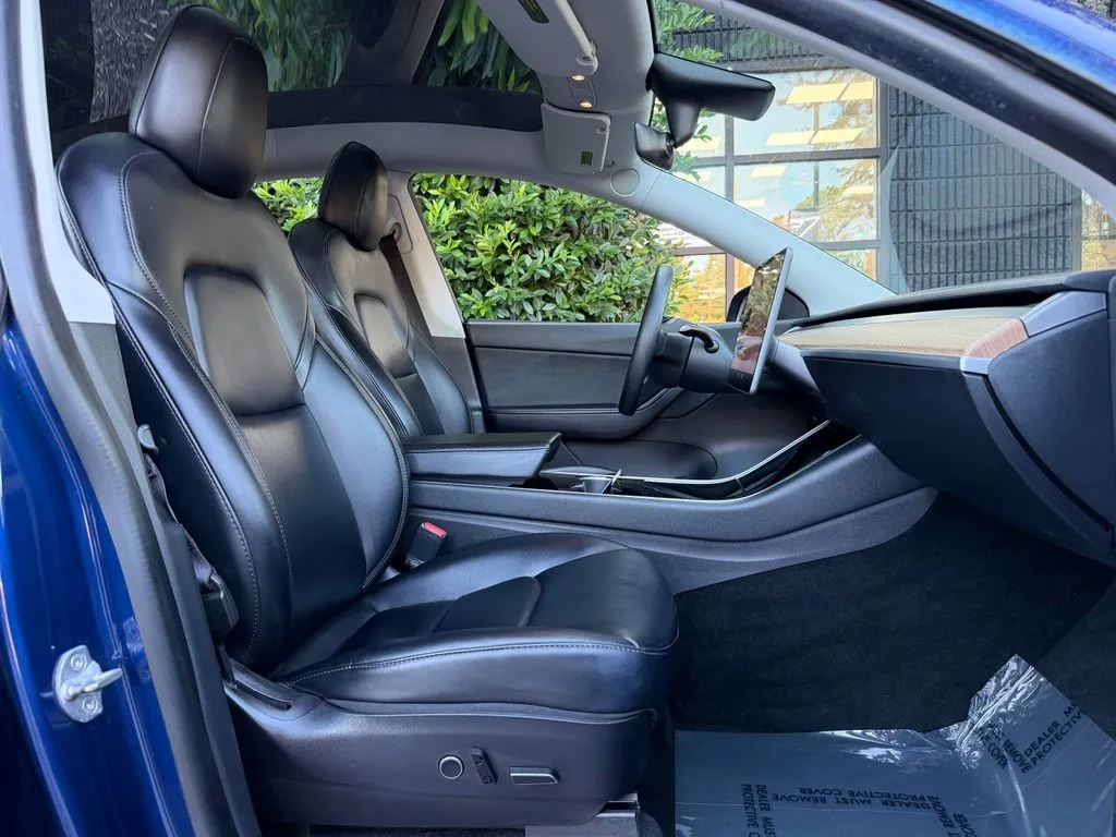Tesla Model Y photo 33