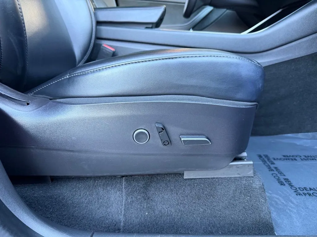 Tesla Model Y photo 35