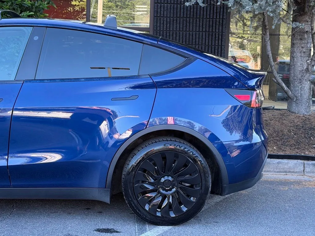 Tesla Model Y photo 11