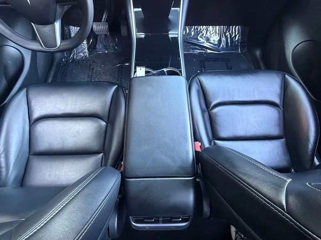 Tesla Model Y photo 47