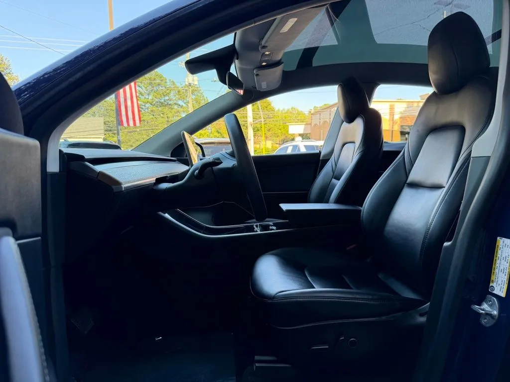 Tesla Model Y photo 25