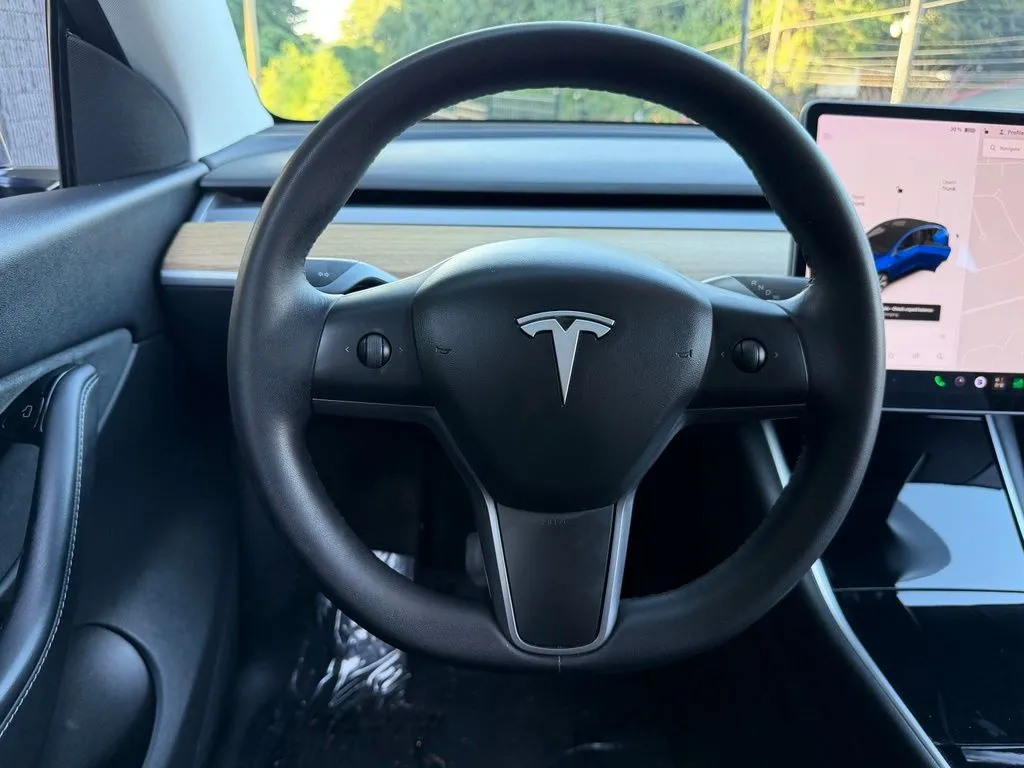 Tesla Model Y photo 43