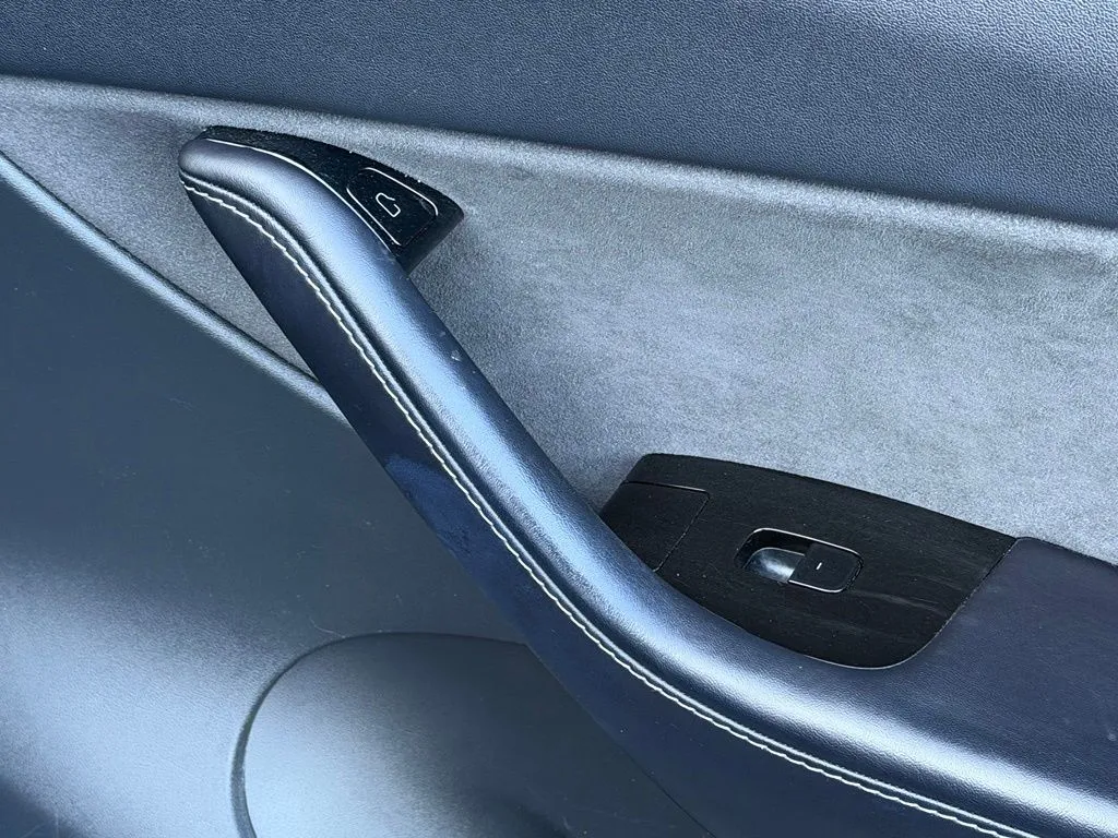 Tesla Model Y photo 37