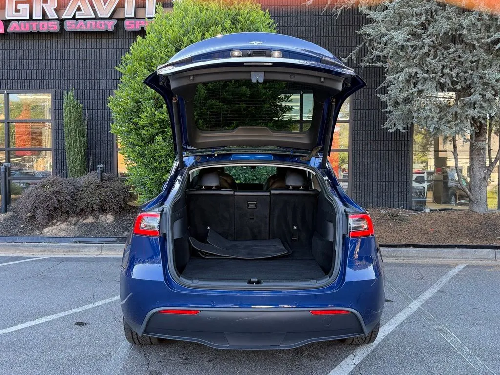 Tesla Model Y photo 18