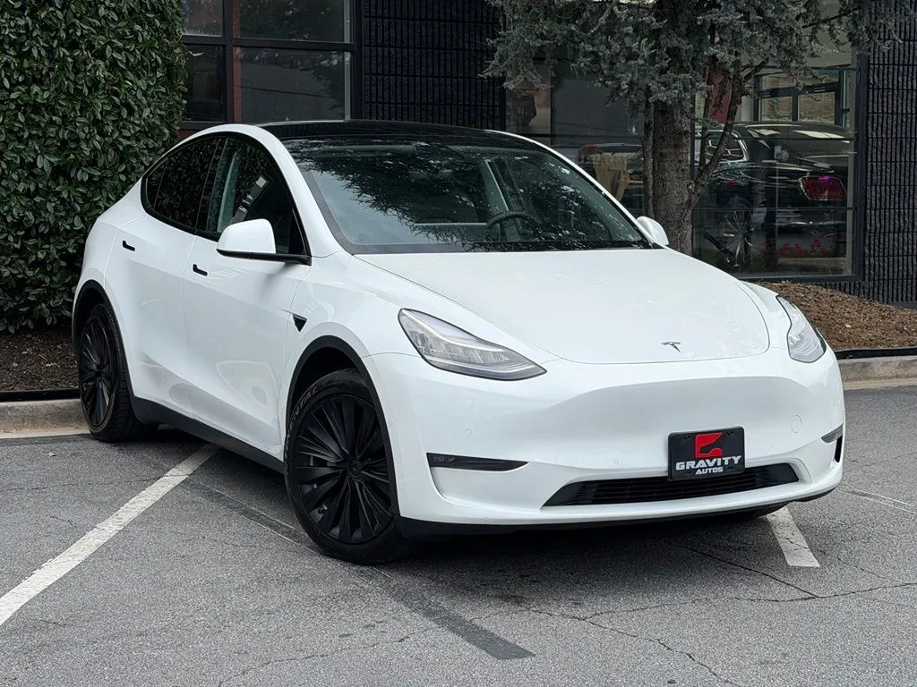 Tesla Model Y photo 8